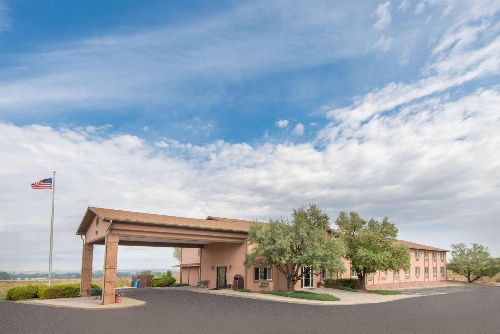 Super 8 by Wyndham Florence Canon City A image 1