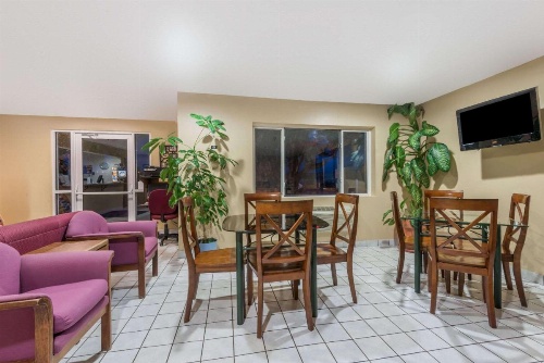 Super 8 by Wyndham Florence Canon City A image 35